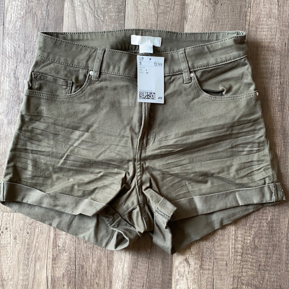 H&M green shorts size 4